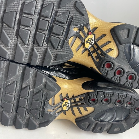 Nike Air Max Plus TN Black Metallic Gold sneakers - Picture 3 of 6